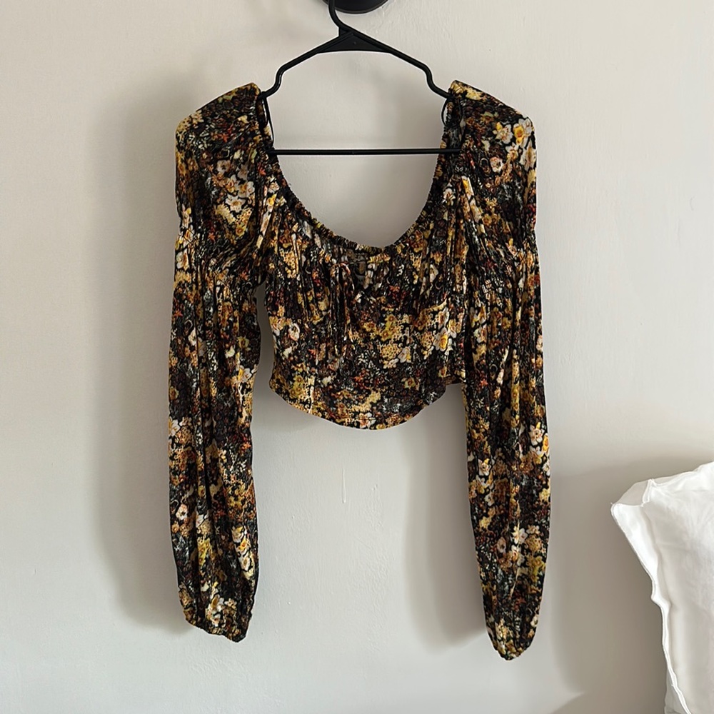floral cropped long sleeve top